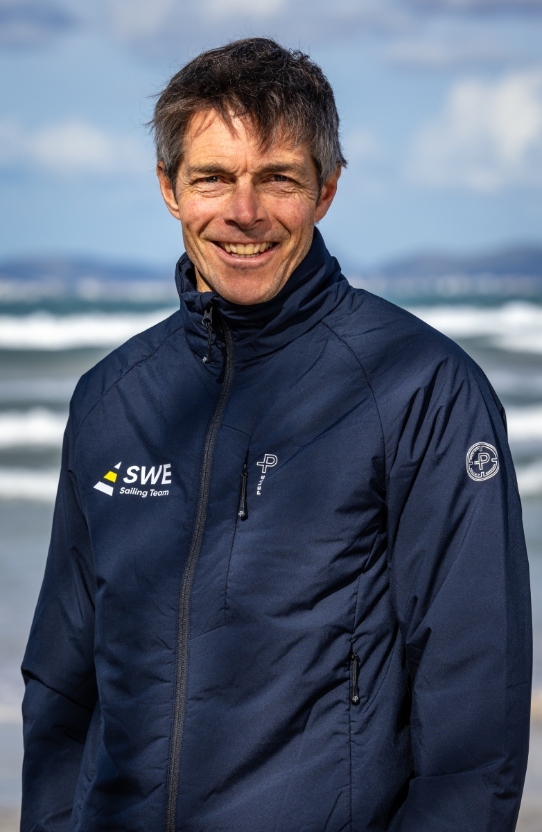 https://www.swesailingteam.se//explorer/images/Coacher%20%26%20Team/SWE-Sailing-Team-Coach-Hugh-Styles-2024-Foto-Svenska-Seglarfoerbundet-Niklas-Axhede.jpg